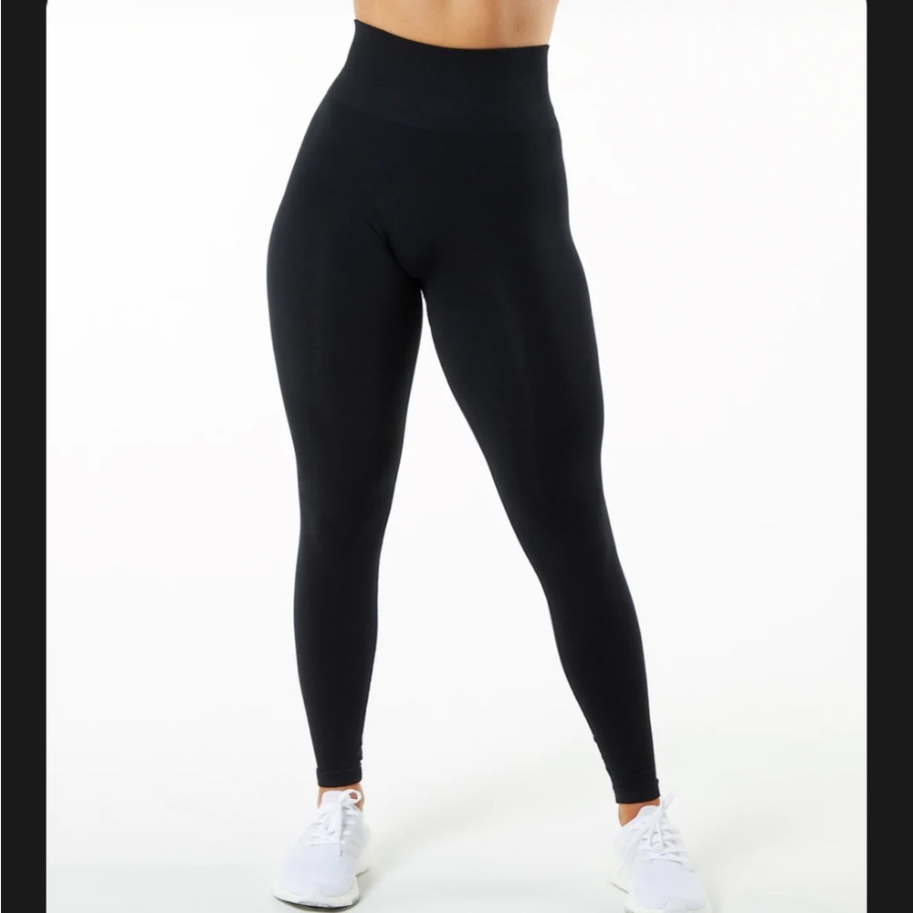 Black alphalete amplify legging
